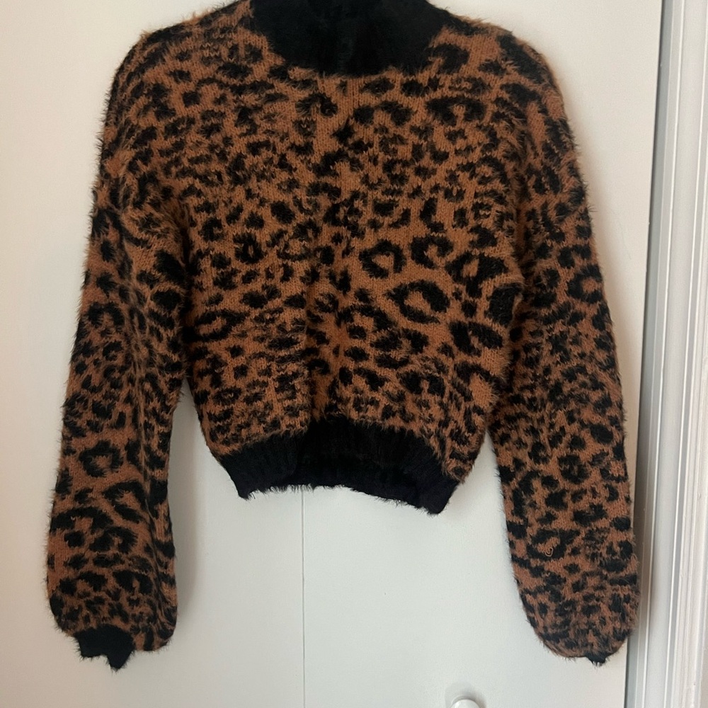 Cropped Leopard Print Fuzzy Sweater